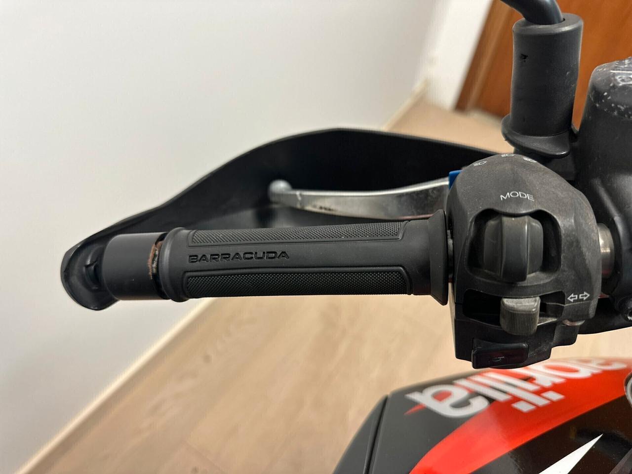 APRILIA DORSODURO 750 FACTORY 2011 DA 99€ AL MESE