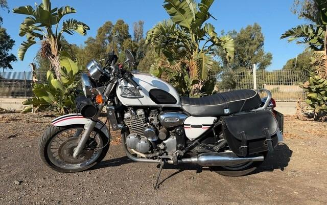 Triumph Thunderbird 900