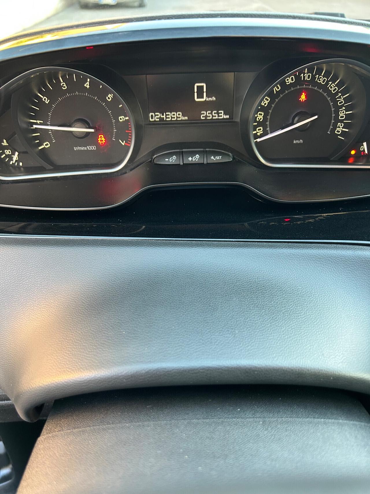 Peugeot 208 PureTech 82 5 porte Allure