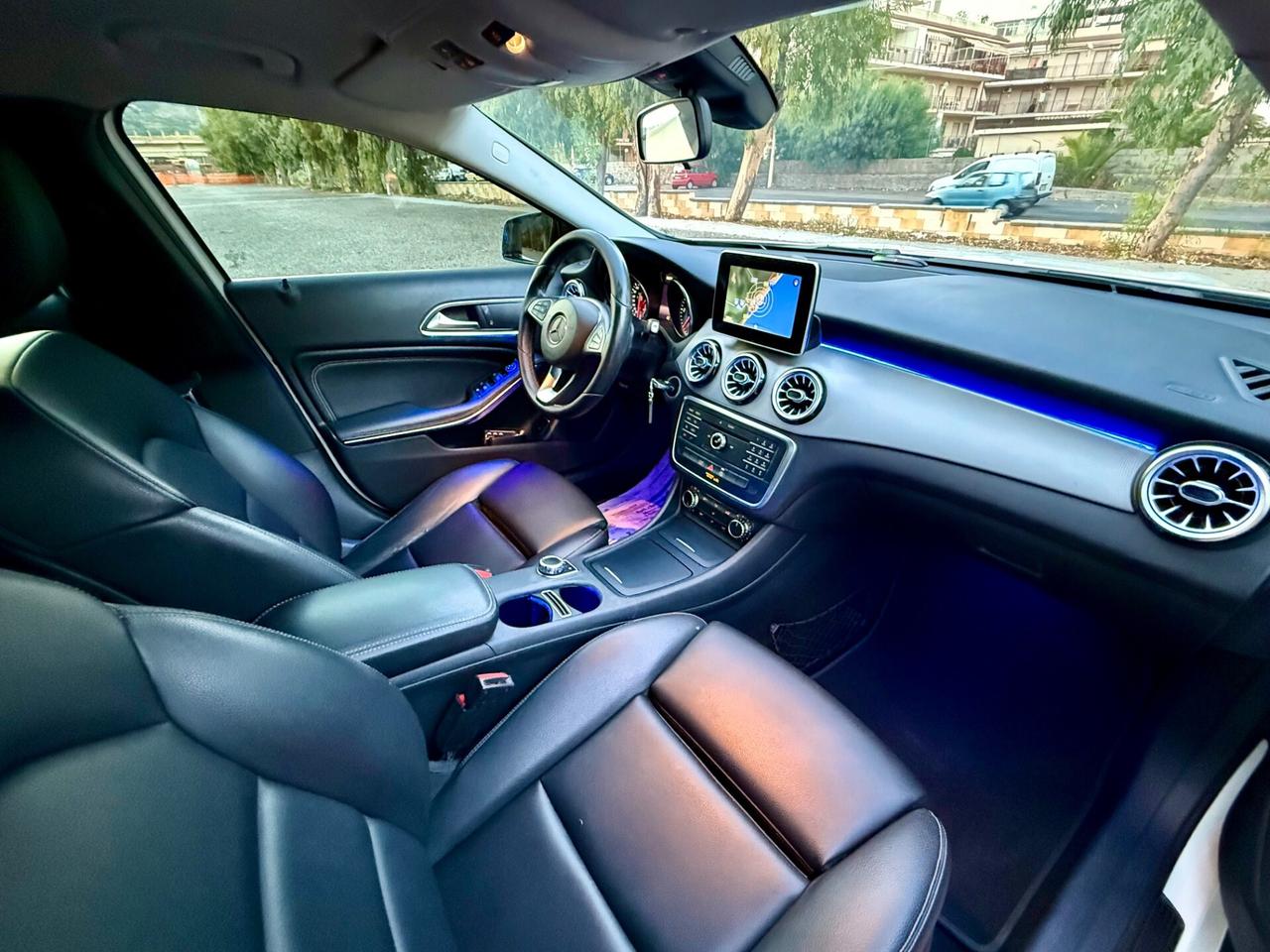 MERCEDES- BENZ GLA 200 D AUTOMATIC SPORT