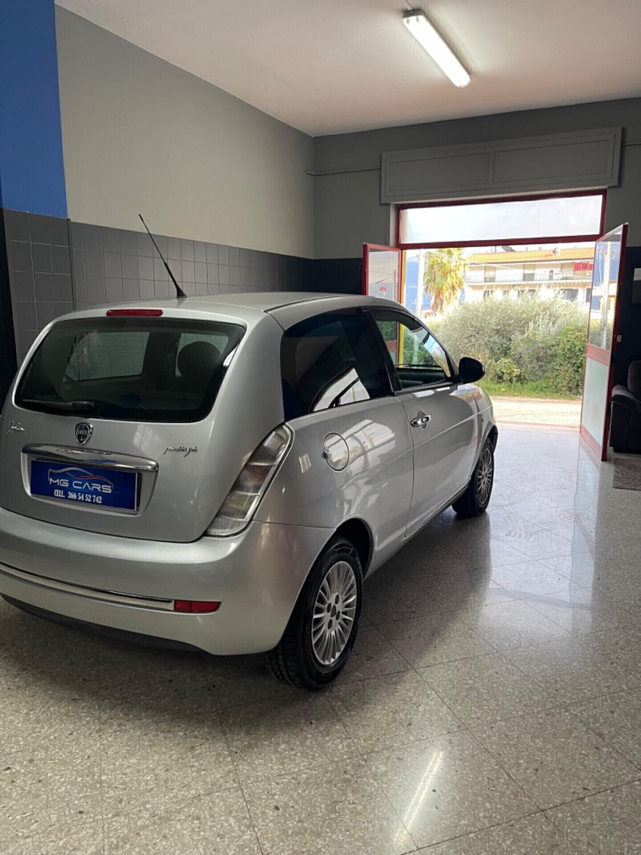 Lancia Ypsilon 1.3 MJT 75 CV Platino