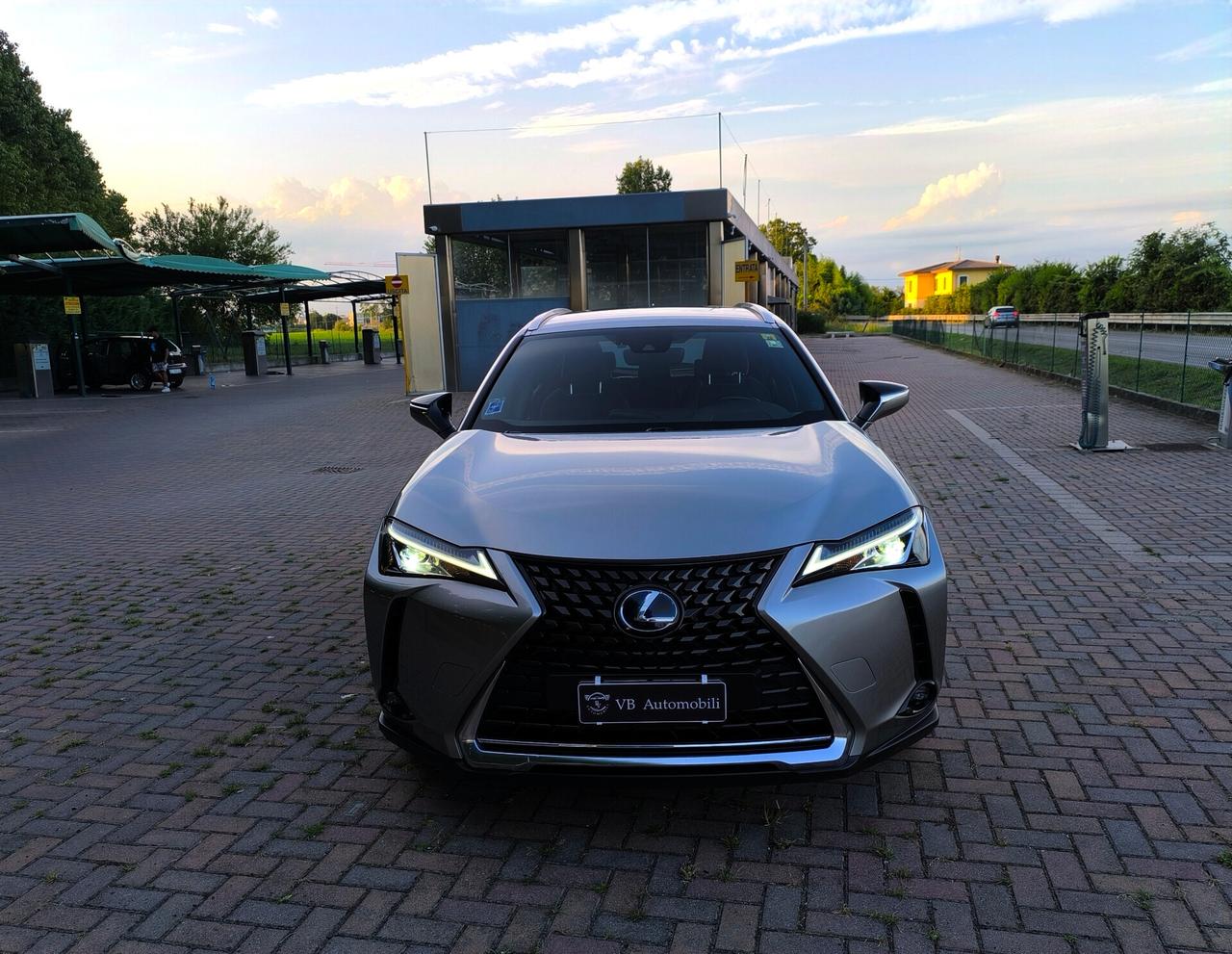 Lexus UX Hybrid Business