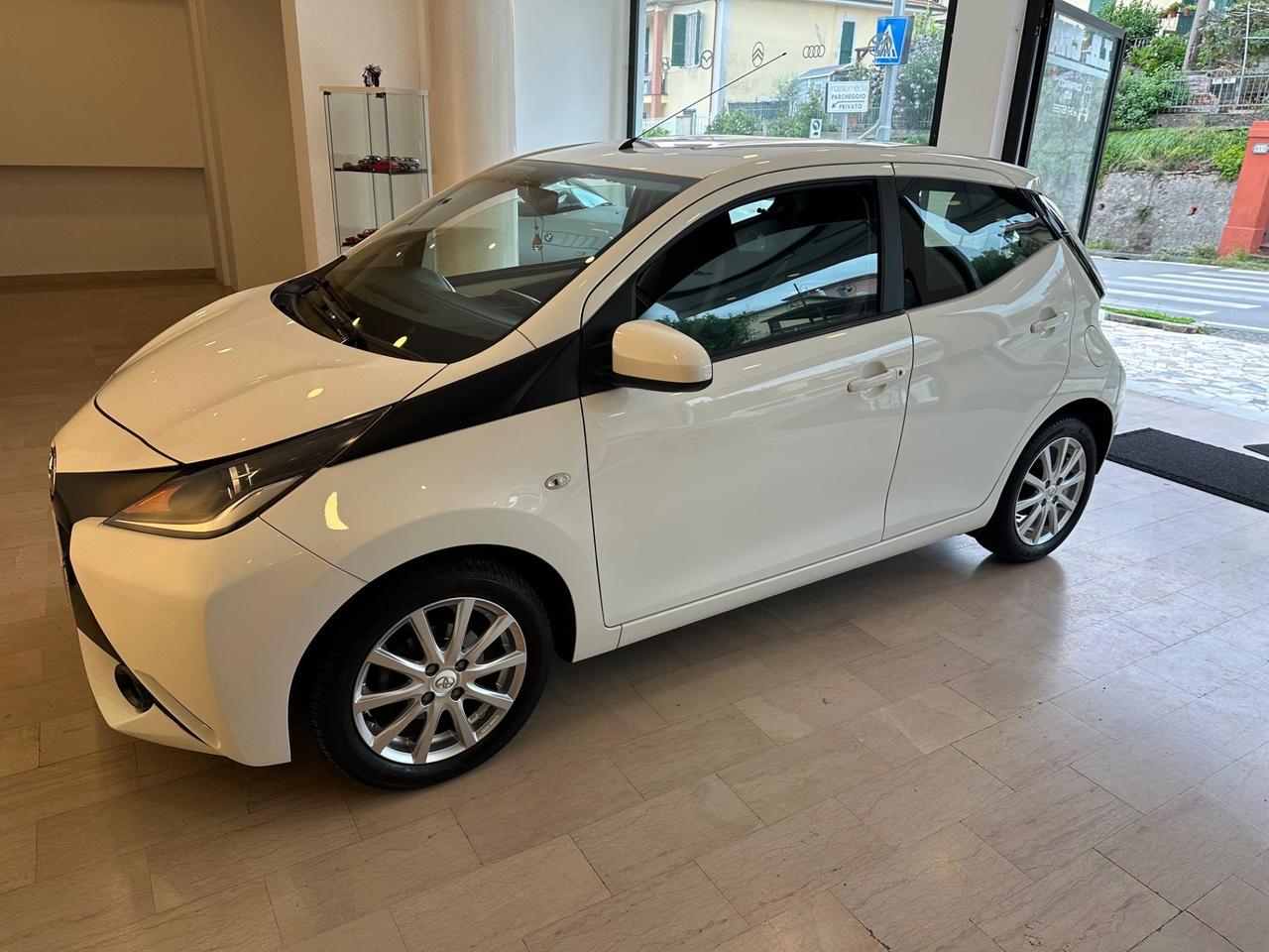 Toyota Aygo 1.0 VVT-i 69 CV 5 porte x-clusiv