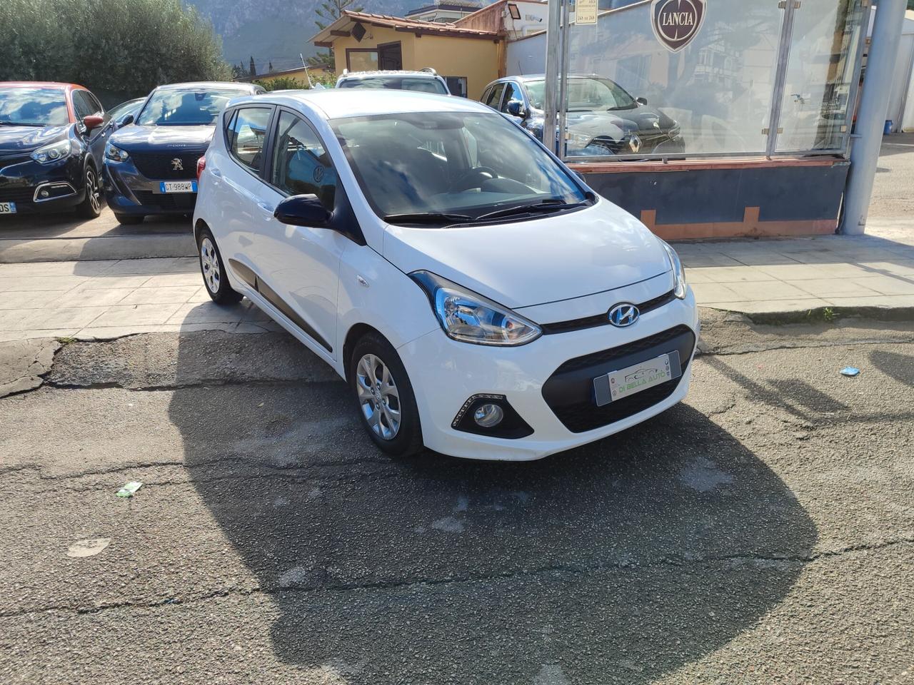 Hyundai i10 1.2 MPI Sound Edition A/T