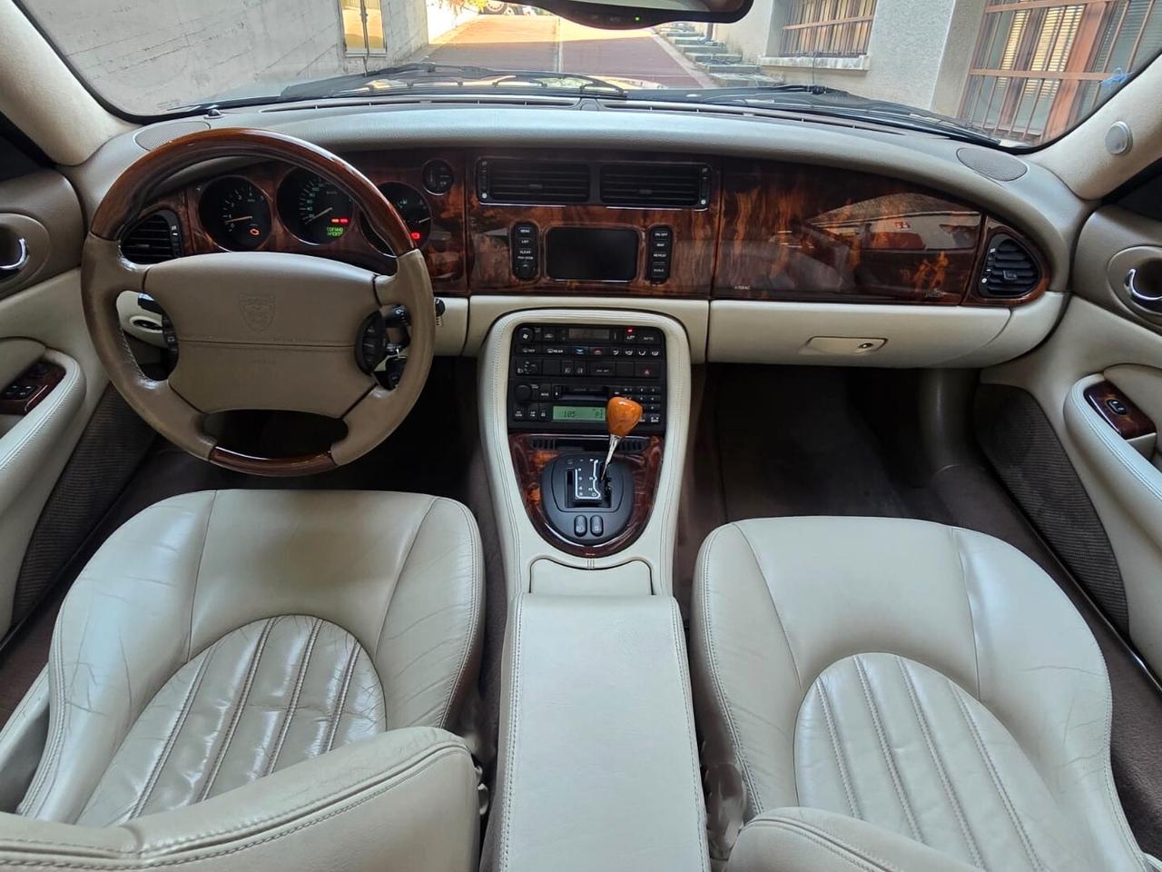 Jaguar XK XK8 4.2 V8 Coupé