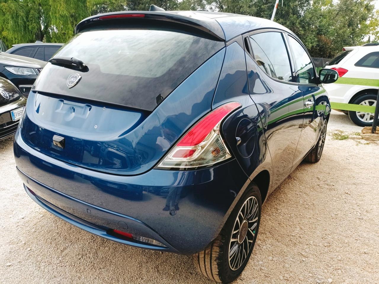 Lancia Ypsilon 1.0 FireFly 5 porte S&S Hybrid Ecochic Gold