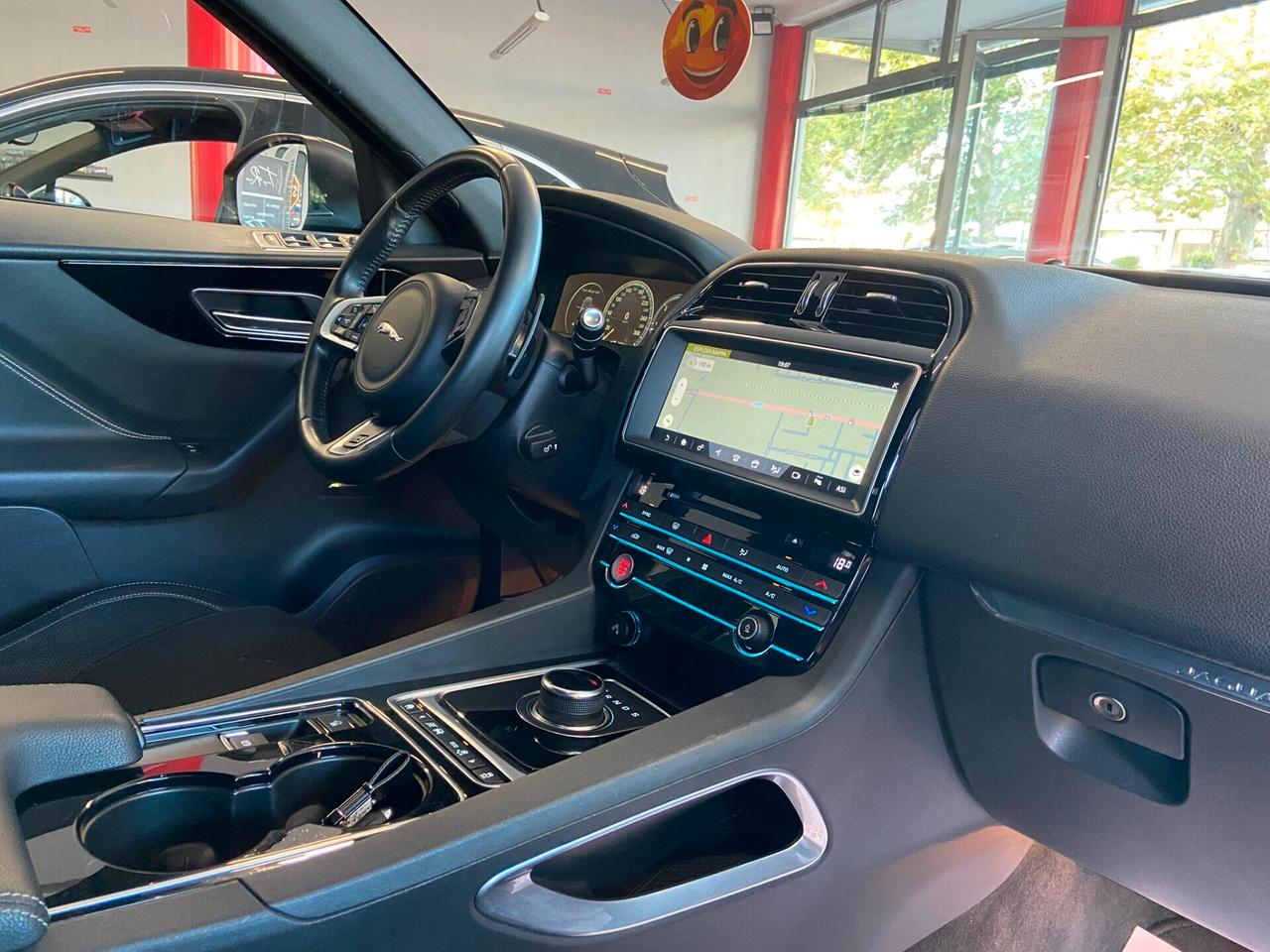 Jaguar F-Pace 2.0 D 180 CV R-Sport