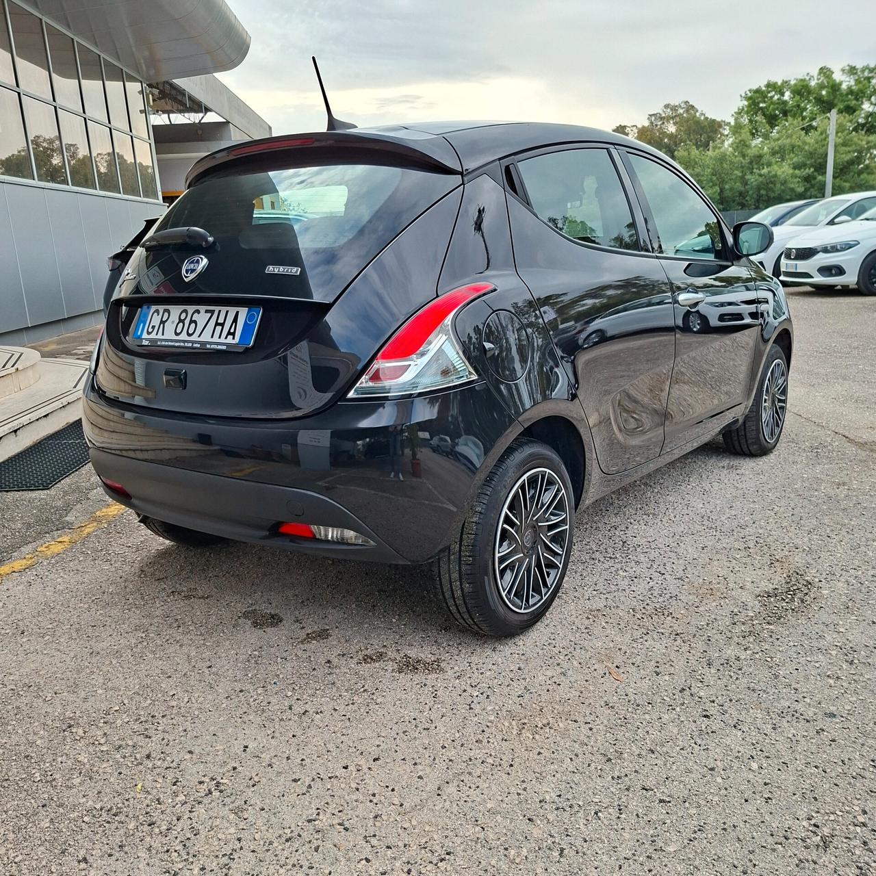 Lancia Ypsilon 1.0 Bz 70 Cv Hybrid Gold +