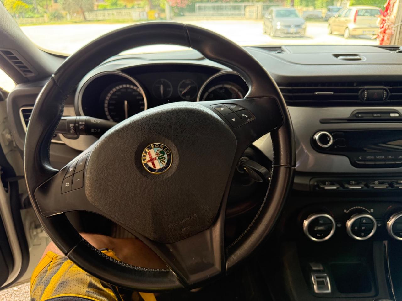 Alfa Giulietta 1.6 JTDm-2 euro5 neopatentati UNIPROPRIETÀ