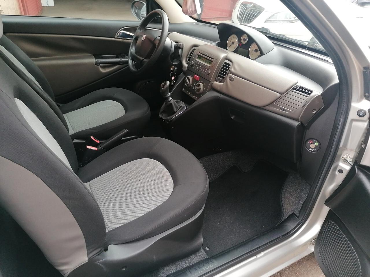 Lancia Ypsilon 1.2 16V Argento