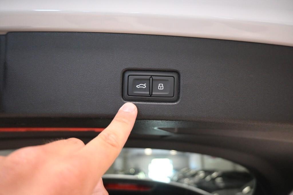 AUDI Q4 40 E-TRON 204CV AUTOMATIC BUSINESS ADVANCED ( FARI LED - VIRTUAL COCKPIT - ADAPTIVE CRUISE - NAVI - MIRROR - PDC - TELECAMERA POST. - CERCHI 19 )