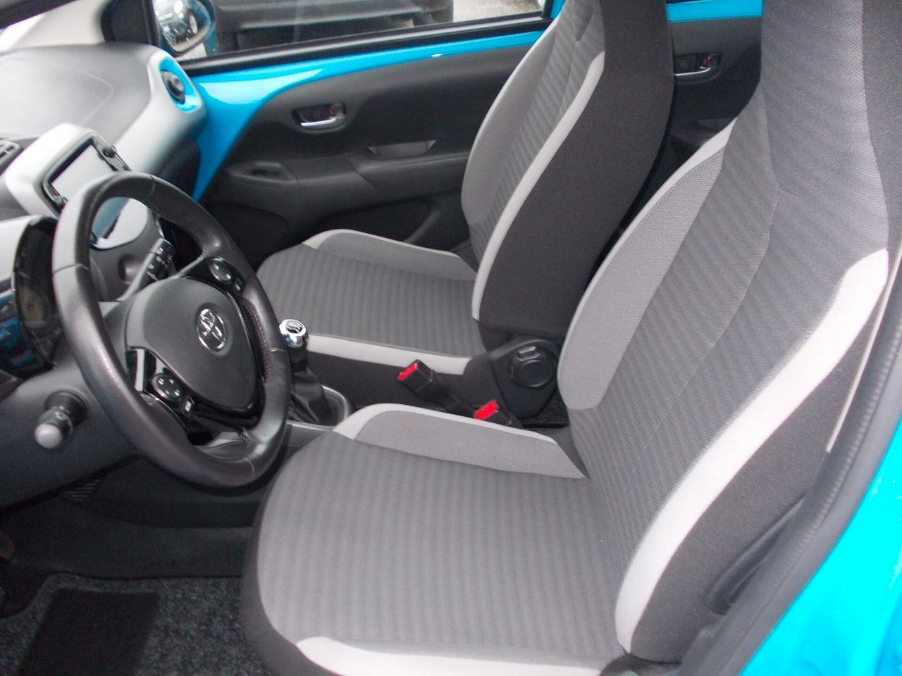 Aygo Connect 1.0- 5p. x-play-km26241
