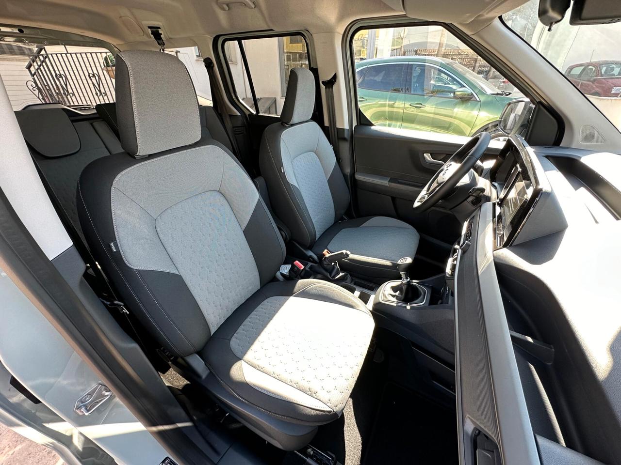 Ford Tourneo Courier 1.0 EcoBoost Titanium