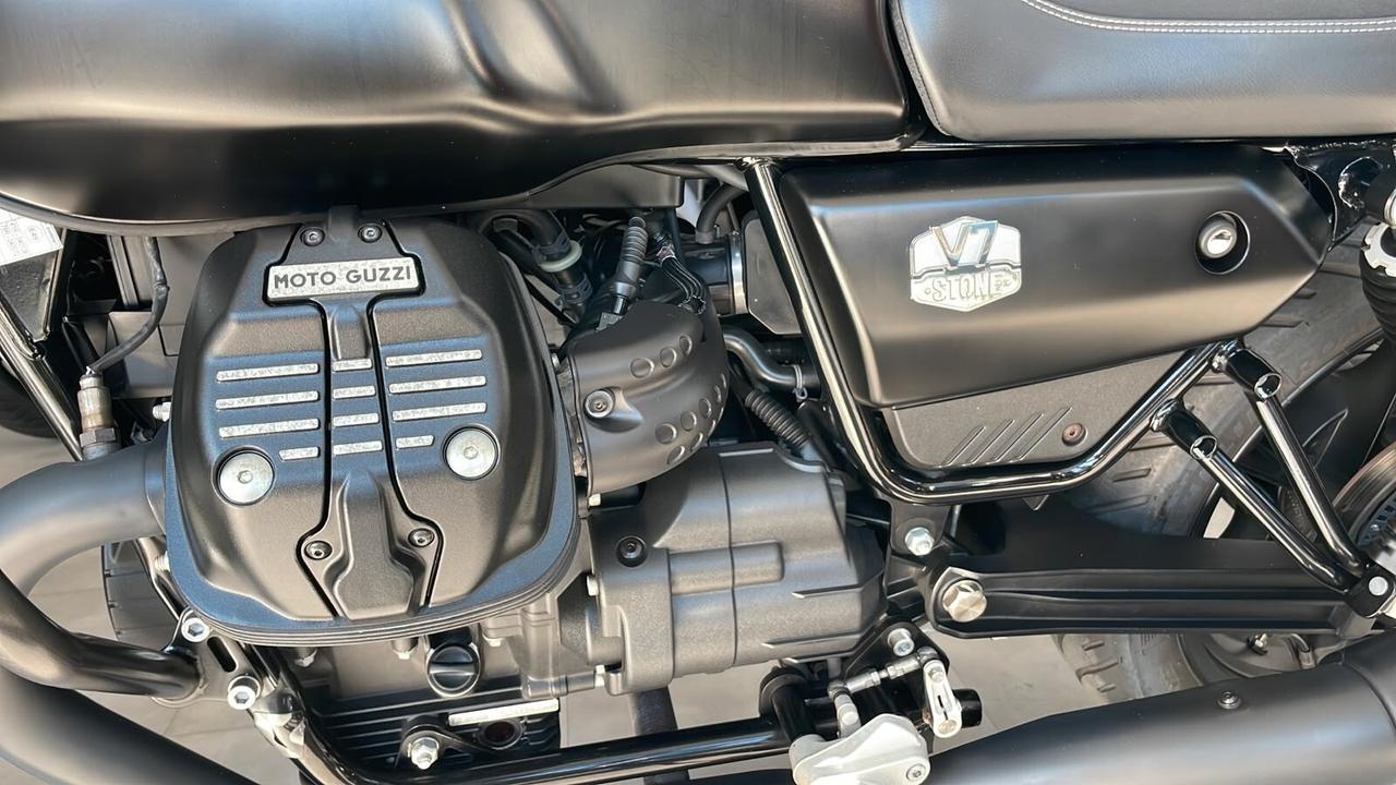 Moto Guzzi V7 stone V7IV