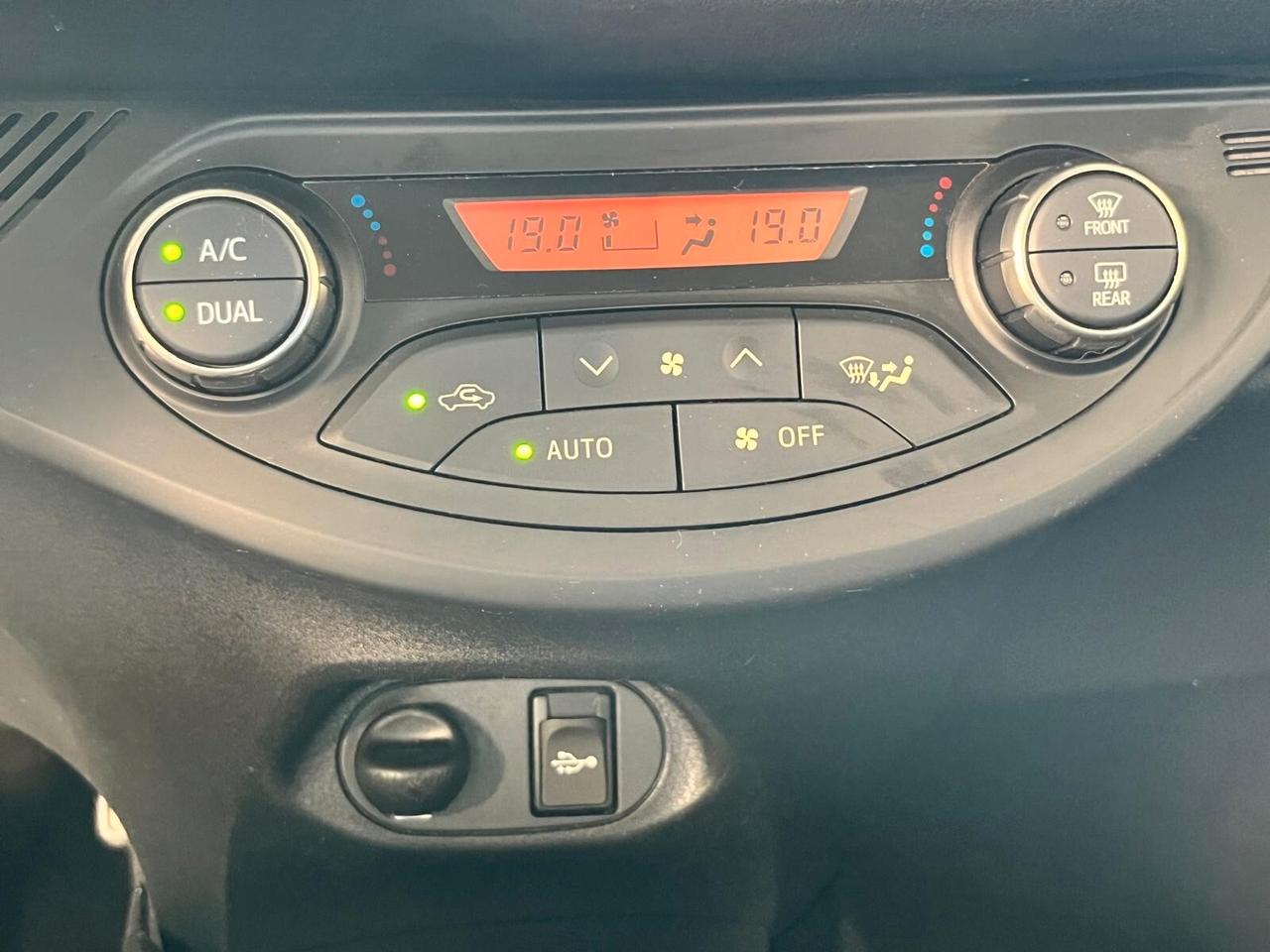 Toyota Yaris 1.4 D-4D 5 porte Lounge