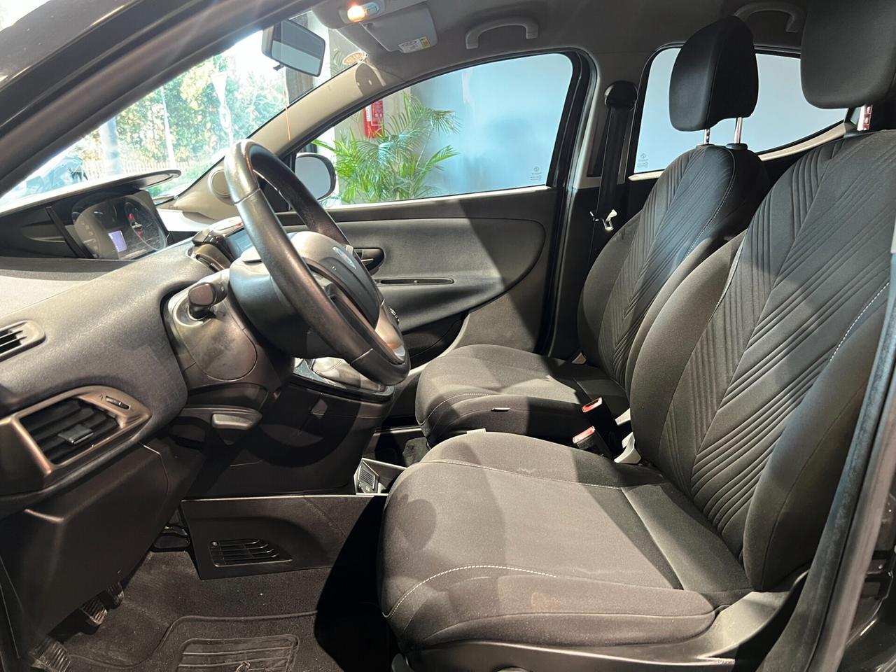 Lancia Ypsilon 1.2 69 CV 5p. GPL Ecochic Gold