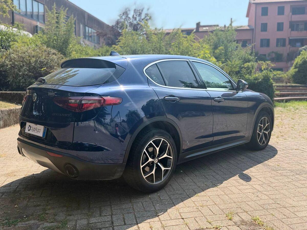 Alfa Romeo Stelvio 2.2 t Business Q4 210cv auto