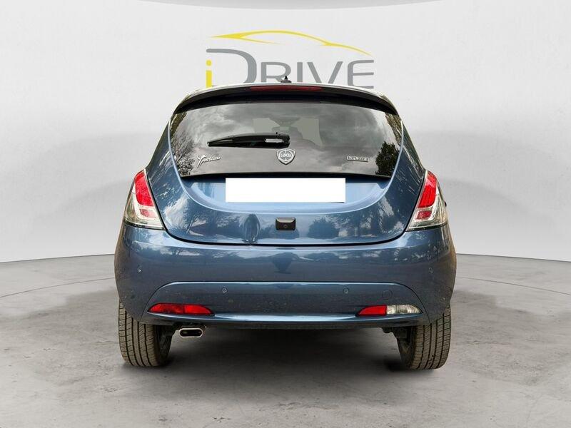 Lancia Ypsilon 1.0 FireFly Hybrid GOLD.