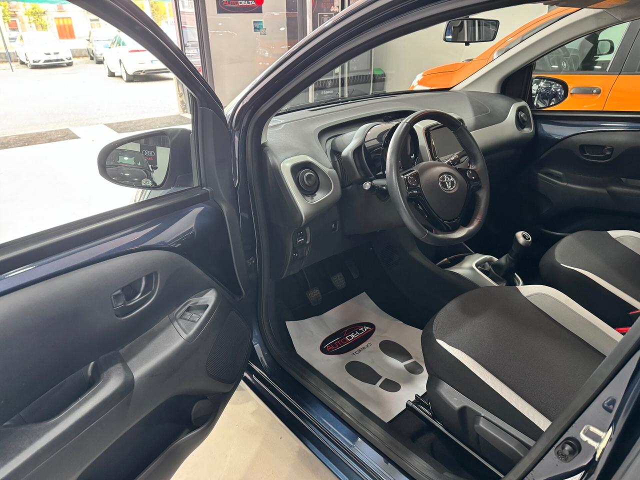 Toyota Aygo 1.0 VVT-i 69 CV 5 porte x-wave