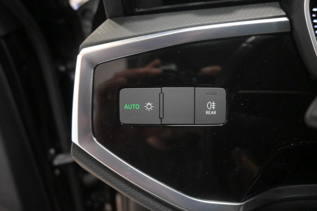 AUDI Q3 35 TDI S TRONIC BUSINESS EDITION