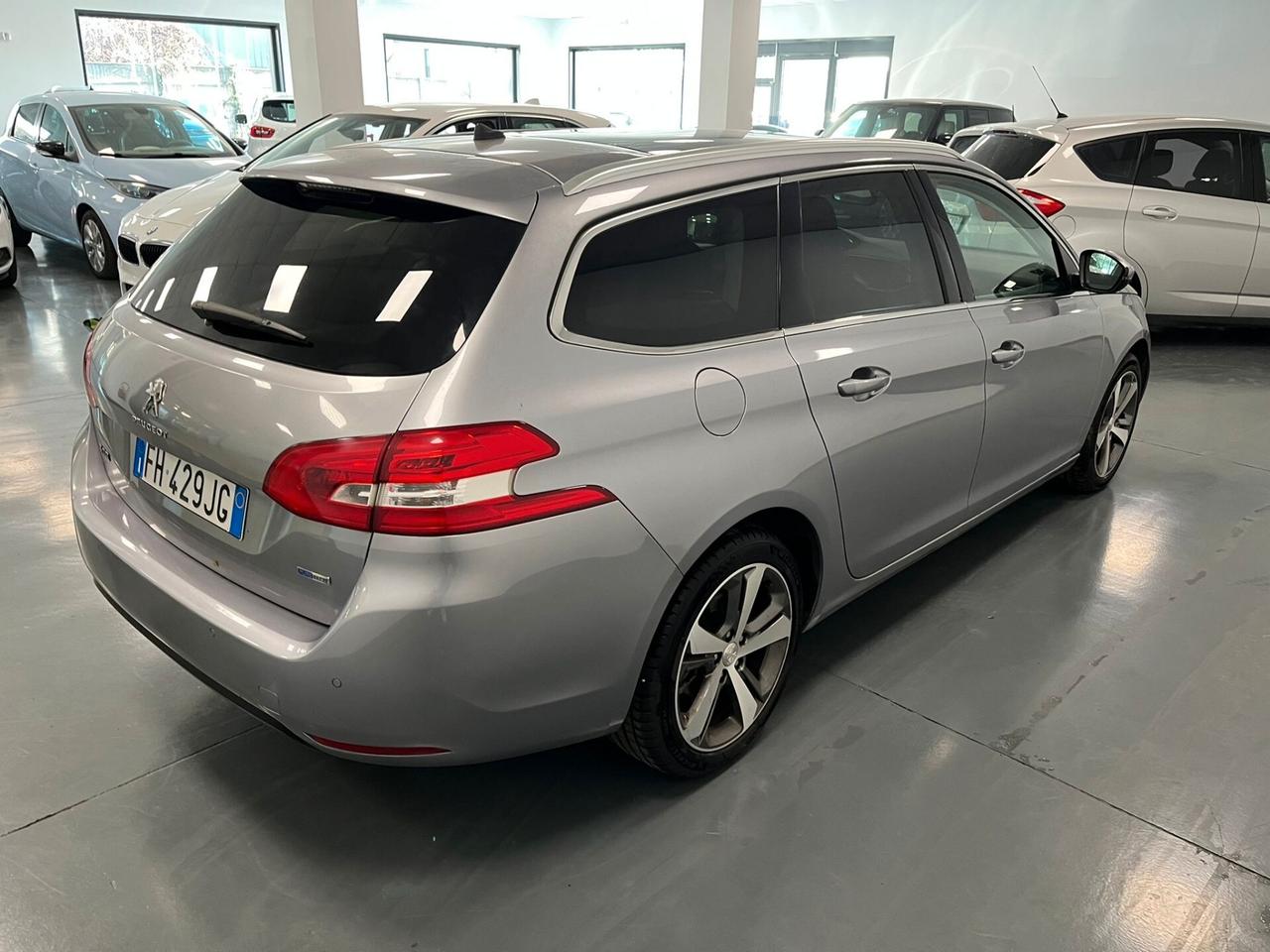 Peugeot 308 SW-1.2 puretech-Allure-EURO6B