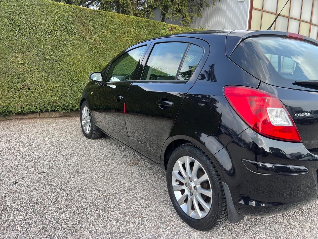 Opel Corsa 1.2 5 porte Enjoy