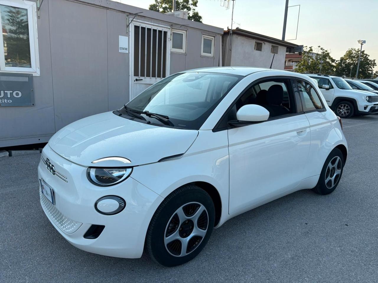Fiat 500 500e Berlina 42 kWh La Prima