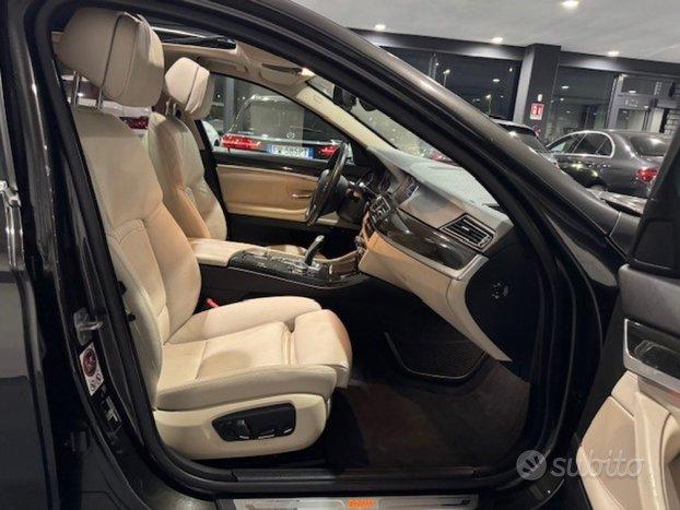 BMW 520 d xDrive Luxury Line/TETTO PANORAMICO