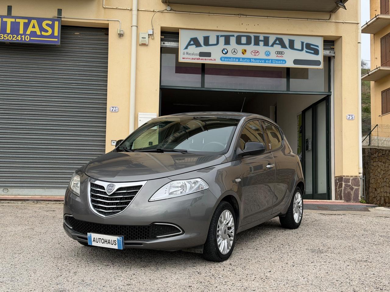 Lancia Ypsilon 1.2 69 CV 5 porte NEOPATENTATI