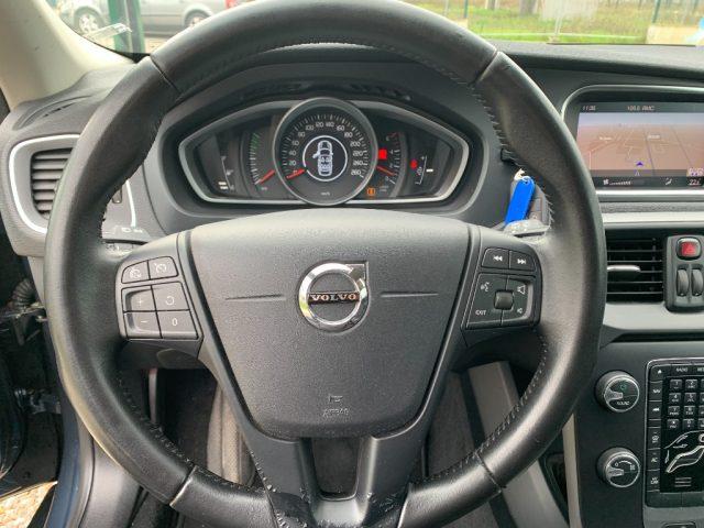 VOLVO V40 D2