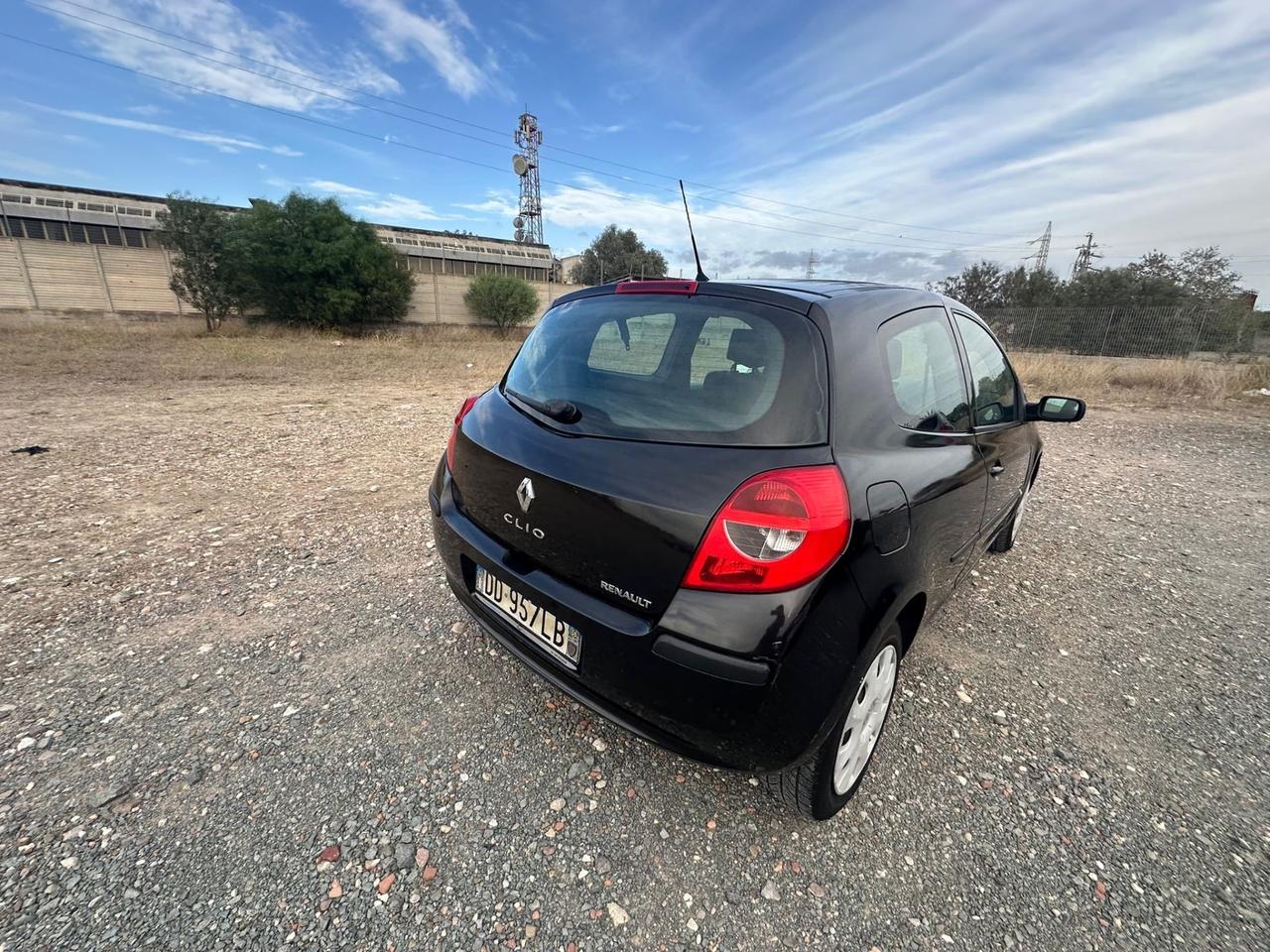 Renault Clio 1.5 Diesel- NEOPATENTATI