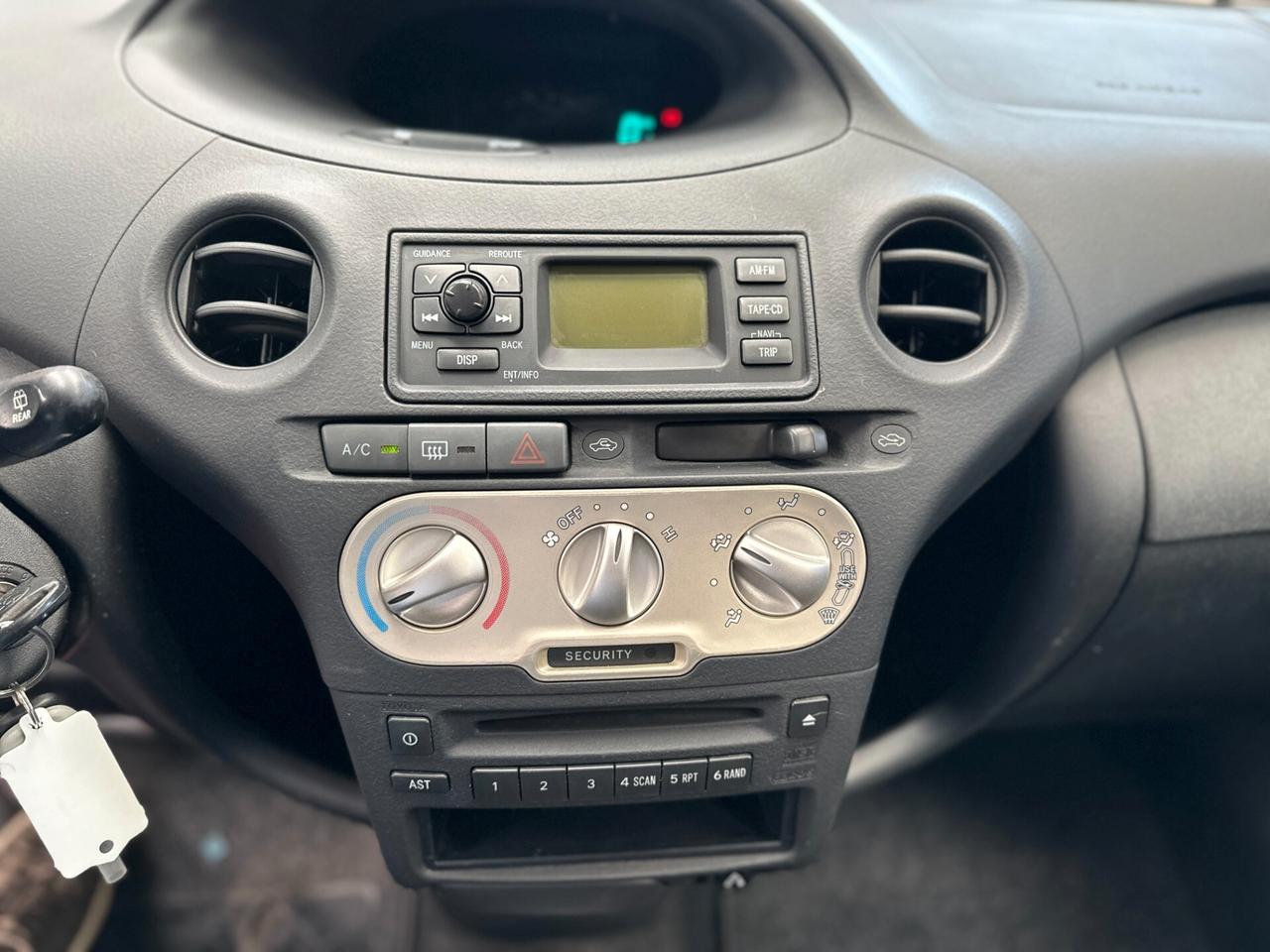 Toyota Yaris 1.0i 16V 5 porte Sol 2003