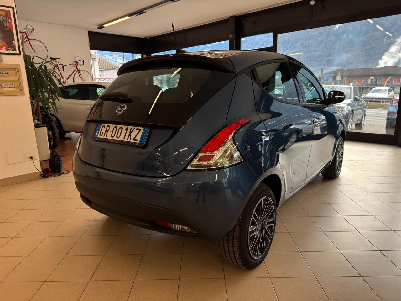 Lancia Ypsilon LANCIA YPSILON 1.0cc 69Cv Platino