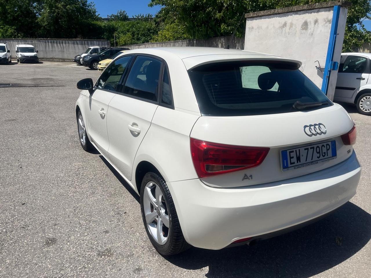 Audi A1 5P-1.6 tdi/90cv-full-2014