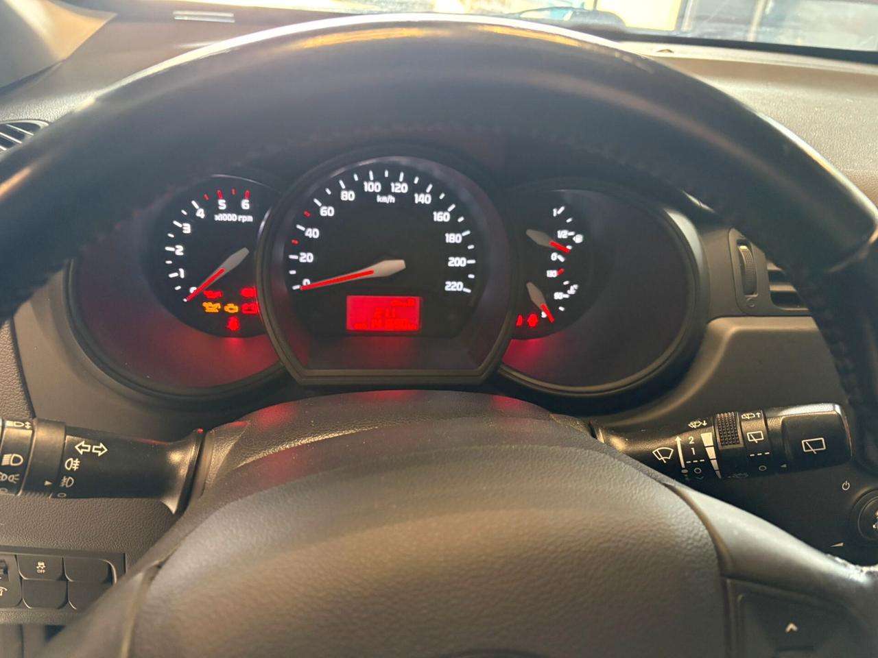 Kia Rio 1.1 CRDi 5p. Cool Neopatentati