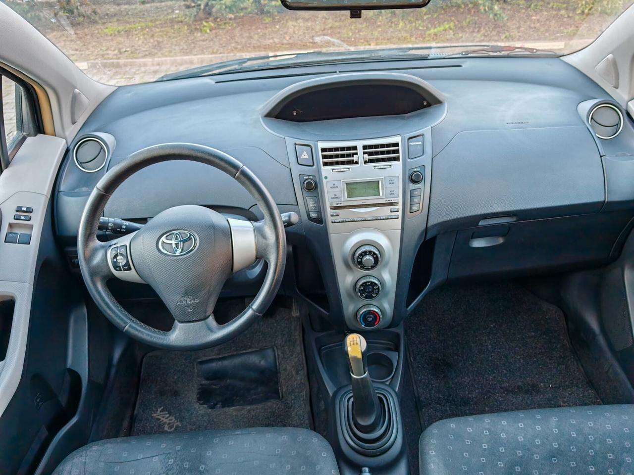 Toyota Yaris 1.0 5 porte Sol