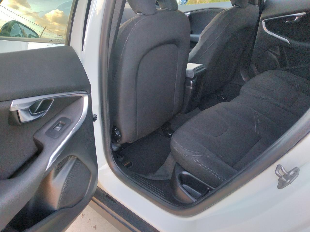 Volvo V40 Cross Country 2.0d 120cv Momentum