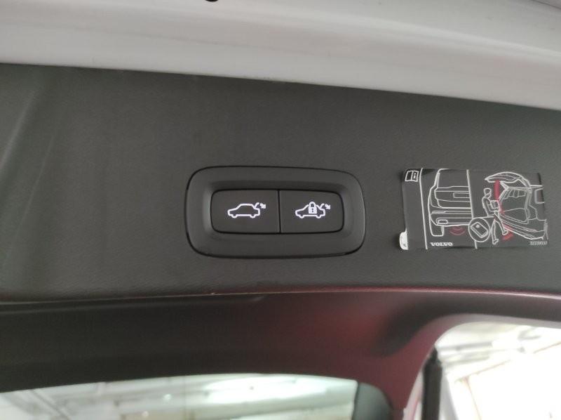 VOLVO XC40 (2017-->) - XC40 T5 Recharge Plug-in Hybrid Inscription