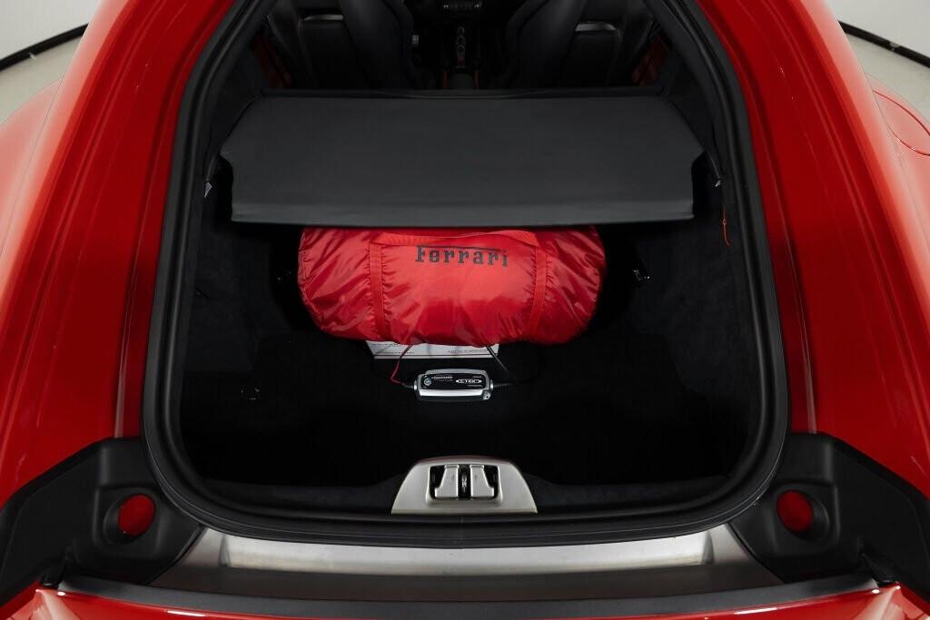 Ferrari 812 SUPERFAST - NOLEGGIO LUNGO TERMINE