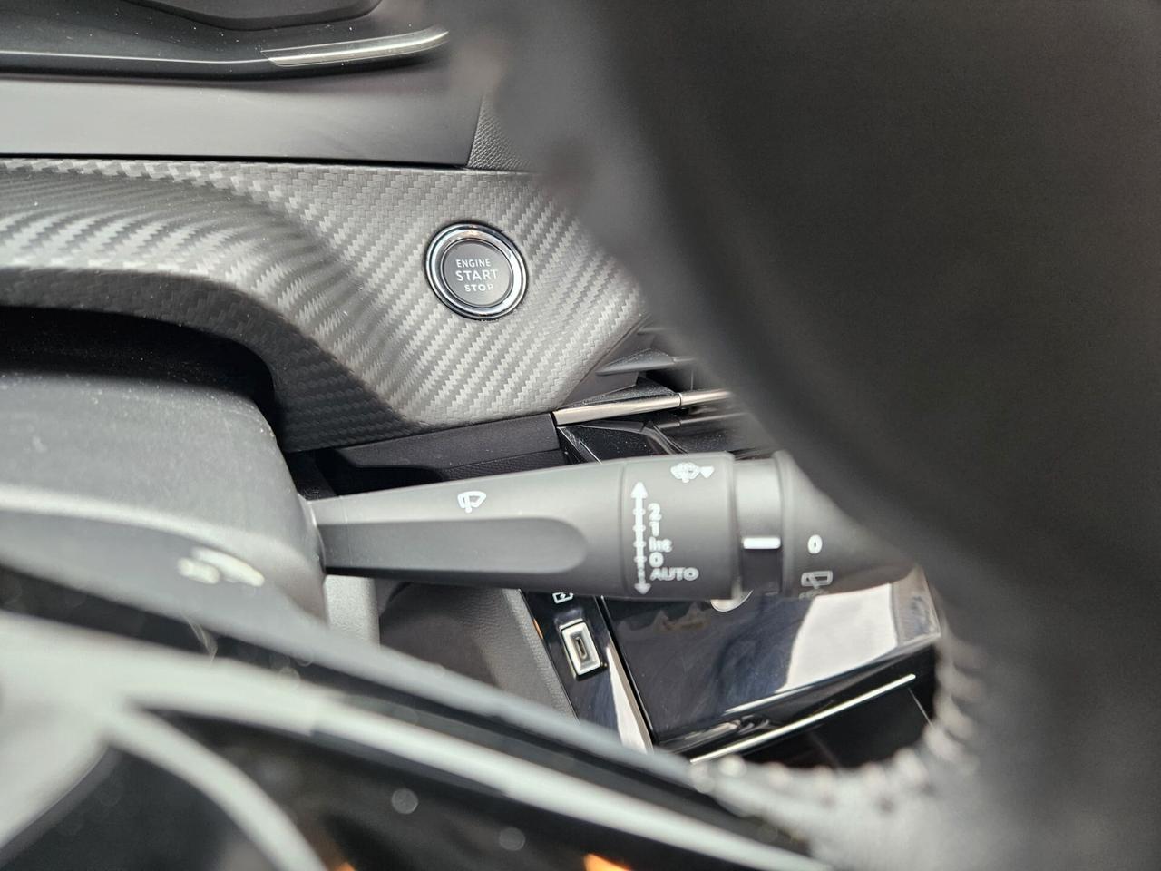 Peugeot 208 motore elettrico 136 CV 5 porte Allure