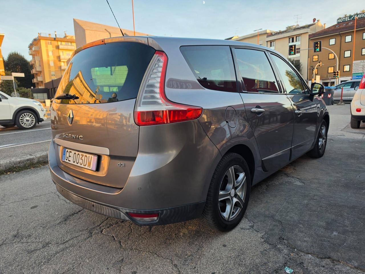 Renault Scenic Scénic 1.9 dCi 130CV Luxe