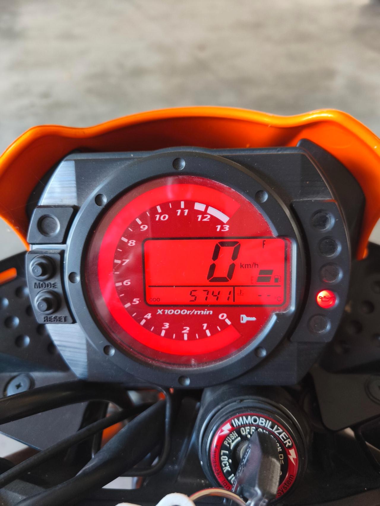 Kawasaki Z 750 con soli 5.700km