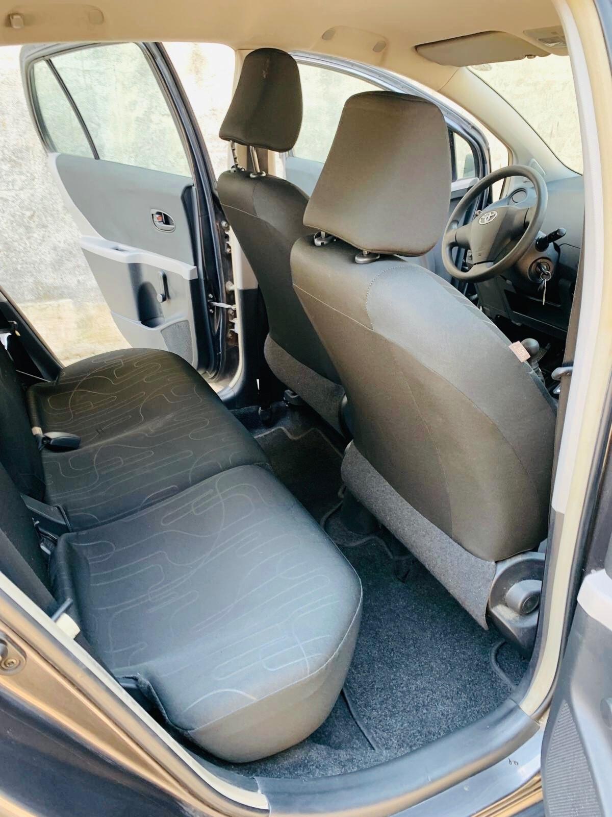Toyota Yaris 1.0 benzina 2011 130.000km neo patentati