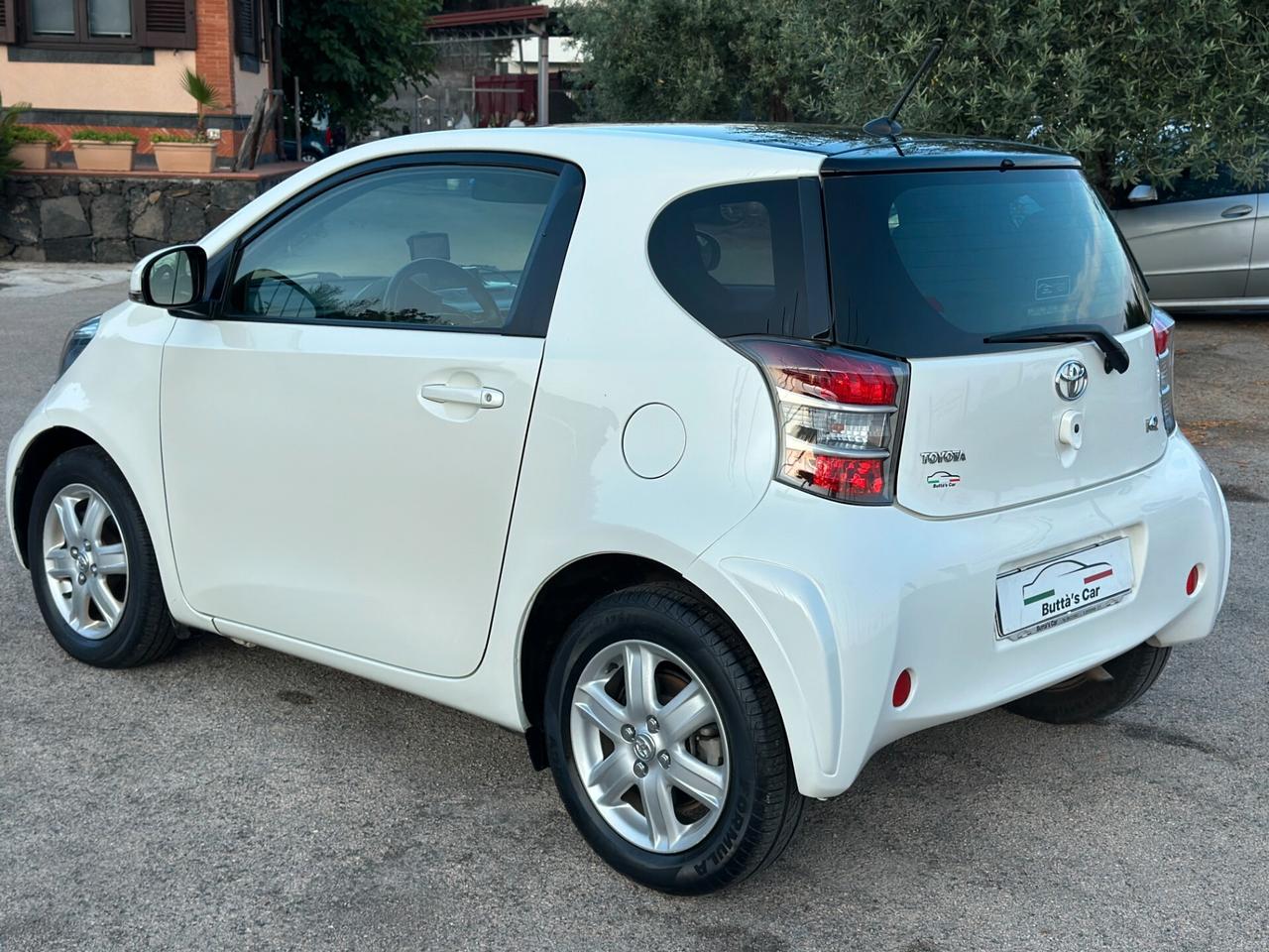 Toyota iQ 1.0 Lounge CVT 2012 Automatica