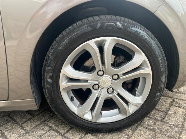Peugeot 208 1.2 VTi 82 CV 5 porte Allure