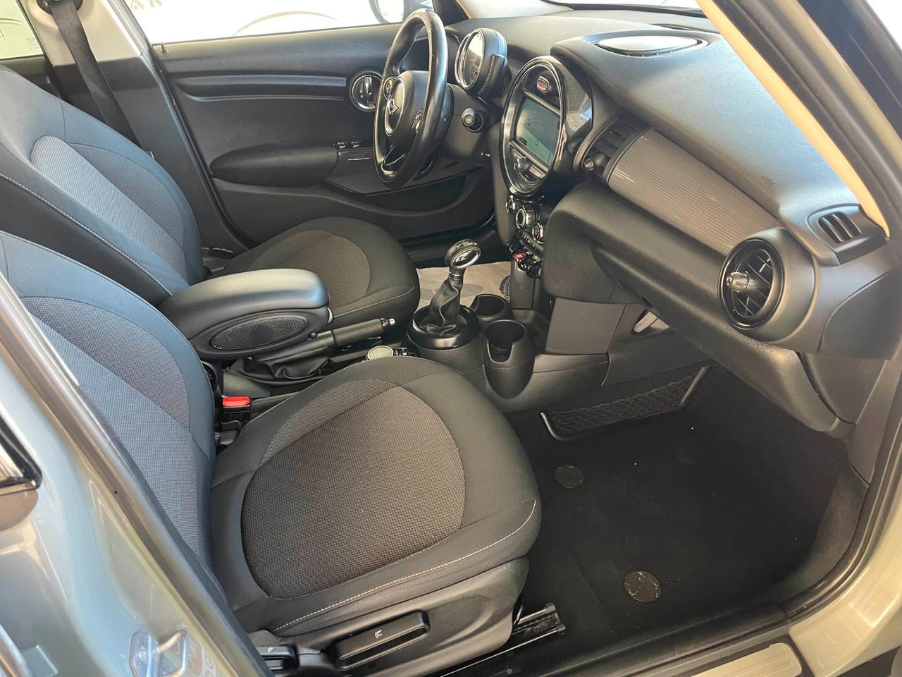 Mini 1.5 Cooper D Business cambio automatico