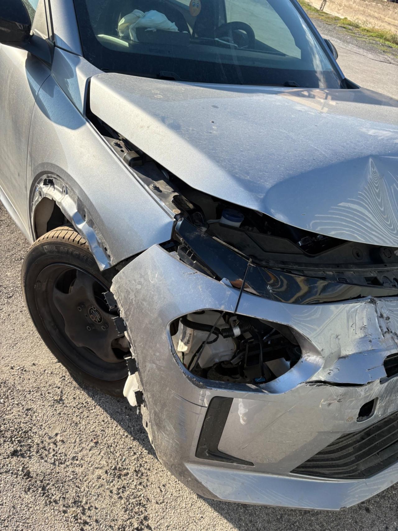 Lancia Ypsilon Hybrid 1.2 e-DCT 2025