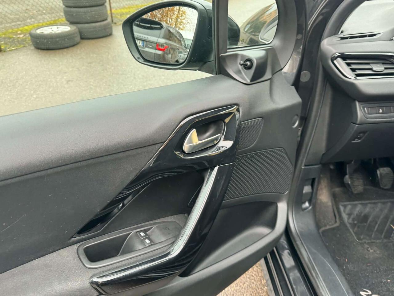 Peugeot 208 Anno 2012 1.2 Benz 62.000 KM 82 CV