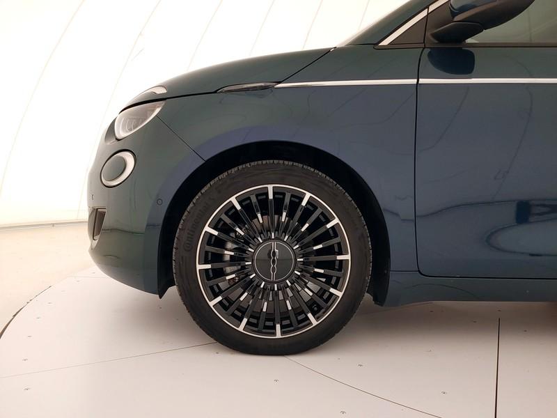 Fiat 500 500e 42 kwh la prima