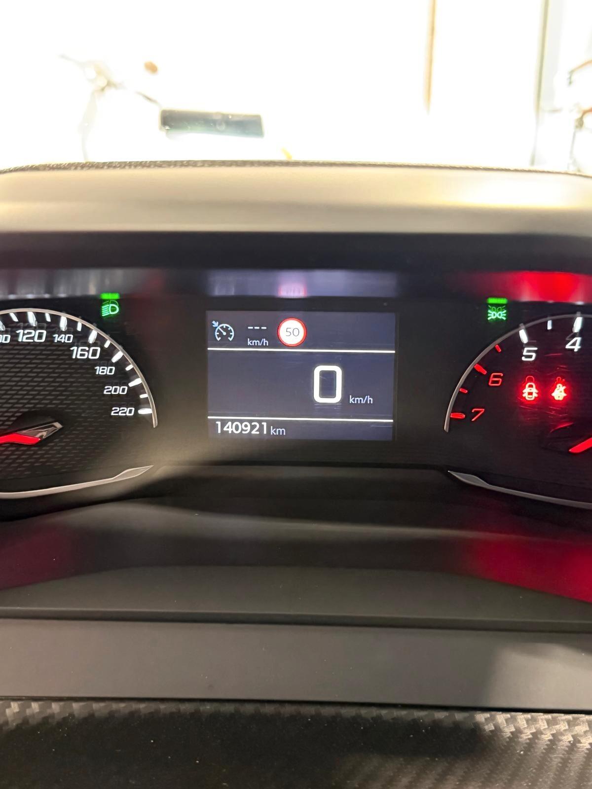 NEW PEUGEOT 2008 1.5hdi ALLURE MANUALE